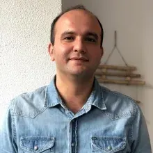 Uzm. Psk. Dan. Eser Yayvan — Psikolojik Danışma ve Rehberlik, Adana. Portre fotoğrafı.