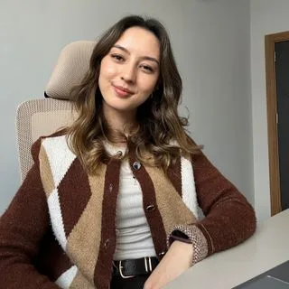 Dyt. Tayyibe Keskin — Diyetisyen, Balıkesir. Portre fotoğrafı.