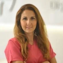 Dr. Öğr. Üyesi Ece Şengün Gürkaynak — İzmir. Portre fotoğrafı.