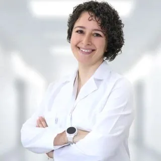 Uzm. Dr. Alev Cansu Certel — Çocuk Sağlığı Ve Hastalıkları, Samsun. Portre fotoğrafı.