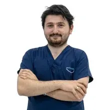 Dt. Cemal Akkaya — Diş Hekimi, Zeytinburnu, İstanbul. Portre fotoğrafı.