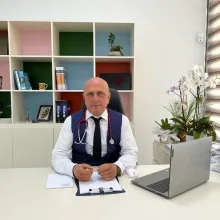 Uzm. Dr. Cengiz Öztürk — İzmir. Portre fotoğrafı.