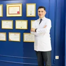 Op. Dr. Mahmut Muhsin Yılmaz — Plastik Rekonstrüktif Ve Estetik Cerrahi, Kadıköy, İstanbul. Portre fotoğrafı.