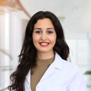 Dt. Buse Gültekin — Diş Hekimi, Maltepe, İstanbul. Portre fotoğrafı.