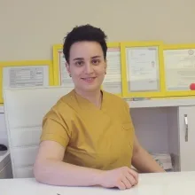 Dt. Yasemin Yetiş — Diş Hekimi, İstanbul. Portre fotoğrafı.