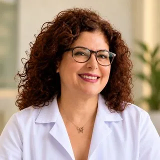 Uzm. Dr. Eylem Mete Özmen — Fiziksel Tıp Ve Rehabilitasyon, Bayraklı, İzmir. Portre fotoğrafı.