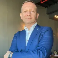Kl. Psk. Dr. Murat Sarısoy — Psikoloji, İzmir. Portre fotoğrafı.