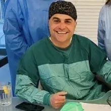 Prof. Dr. Gökhan Önçağ — Ortodonti, İzmir. Portre fotoğrafı.