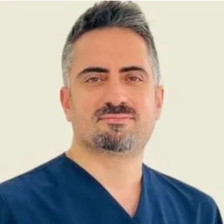 Dr. Nurettin Kılıç — Sertifikalı Medikal Estetik. Portre fotoğrafı.
