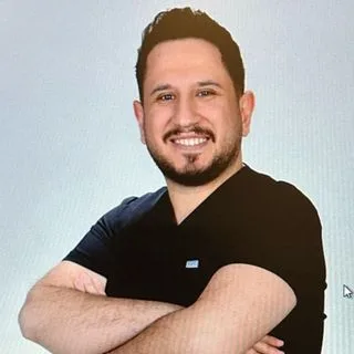 Dt. Sadık Arslan — Diş Hekimi, Tunceli. Portre fotoğrafı.