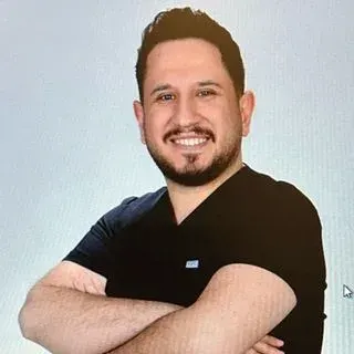 Dt. Sadık Arslan — Diş Hekimi, Tunceli. Portre fotoğrafı.