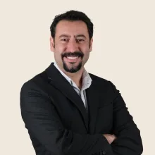 Doç. Dr. Hüseyin Gökhan Karahan — Ortopedi Ve Travmatoloji, İstanbul. Portre fotoğrafı.