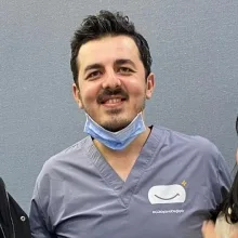 Dt. Ersun Yaylacı — Diş Hekimi, İstanbul. Portre fotoğrafı.