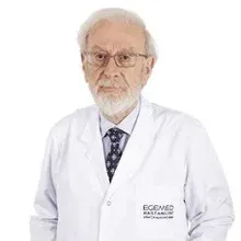 Uzm. Dr. Recep Sinan Akpınar — Kuşadası, Aydın. Portre fotoğrafı.
