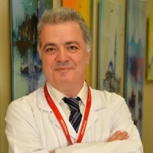 Doç. Dr. Hasan Ardal — Kalp Ve Damar Cerrahisi, Şişli, İstanbul. Portre fotoğrafı.