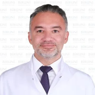 Doç. Dr. Attila Önmez — İç Hastalıkları, Küçükçekmece, İstanbul. Portre fotoğrafı.