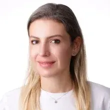 Dt. Ceren Şahinkaya — Diş Hekimi, Bursa. Portre fotoğrafı.