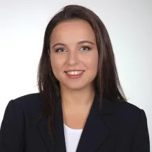 Dyt. Selin Aktuğ — Diyetisyen, İstanbul. Portre fotoğrafı.