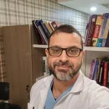 Op. Dr. Mirhan Tosun — Genel Cerrahi, Gaziosmanpaşa, İstanbul. Portre fotoğrafı.