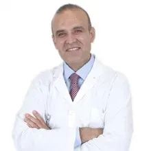 Prof. Dr. Nedim Özer — Ağız Diş Ve Çene Cerrahisi, İstanbul. Portre fotoğrafı.