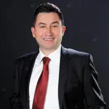Op. Dr. Ali İhsan Işık — Beyin Ve Sinir Cerrahisi, Bakırköy, İstanbul. Portre fotoğrafı.