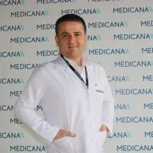 Doç. Dr. Erdem Çubukçu — Tıbbi Onkoloji, Nilüfer, Bursa. Portre fotoğrafı.