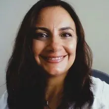 Dr. Bilge Parlakoğlu — Psikiyatri, İstanbul. Portre fotoğrafı.