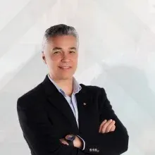 Uzm. Dr. Derya Karagence — Kulak Burun Boğaz, Antalya. Portre fotoğrafı.
