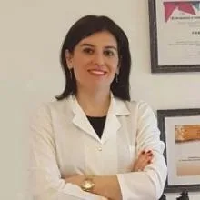 Uzm. Dr. Fikriye Uslu — Dermatoloji, Muratpaşa, Antalya. Portre fotoğrafı.