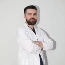 Fzt. Yiğit Merttürk — Fizyoterapi Ve Rehabilitasyon, İzmir. Portre fotoğrafı.