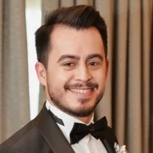Dr. Dt. Osman Öktem Aktürk — Ortodonti, İstanbul. Portre fotoğrafı.