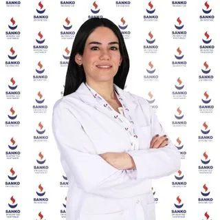 Dr. Öğr. Üyesi Beril Balcı Topuz — Radyasyon Onkolojisi, Şehitkamil, Gaziantep. Portre fotoğrafı.