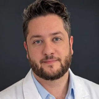 Op. Dr. Uğur Ozan Öztaş — Beyin Ve Sinir Cerrahisi, Gebze, Kocaeli. Portre fotoğrafı.
