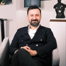 Doç. Dr. Özhan Çetindağ — Genel Cerrahi, İzmir. Portre fotoğrafı.