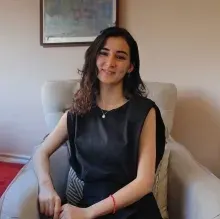 Psk. Aslıhan Mercan — Psikoloji, Bakırköy, İstanbul. Portre fotoğrafı.