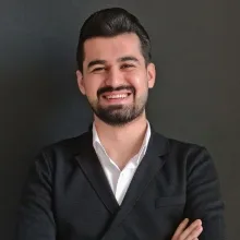 Dt. Recep Korkut — Diş Hekimi, Kayseri. Portre fotoğrafı.
