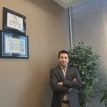 Uzm. Dr. Burak Karakök — Çocuk ve Ergen Psikiyatrisi, Ankara. Portre fotoğrafı.