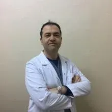 Op. Dr. Tufan Çolak — İzmir. Portre fotoğrafı.