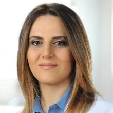 Uzm. Dr. Leyla Çavdar Yılmaz — Nöroloji, Trabzon. Portre fotoğrafı.