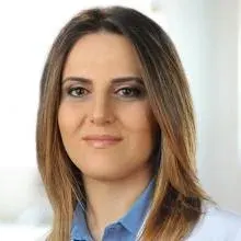 Uzm. Dr. Leyla Çavdar Yılmaz — Nöroloji, Trabzon. Portre fotoğrafı.
