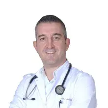 Uzm. Dr. Halil Eşenli — İç Hastalıkları, Bursa. Portre fotoğrafı.