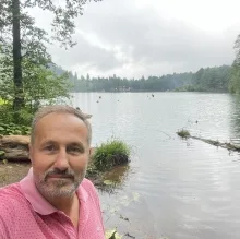 Op. Dr. Mahmut Özyılmaz — Plastik Rekonstrüktif Ve Estetik Cerrahi, Nilüfer, Bursa. Portre fotoğrafı.