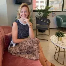 Uzm. Dr. Ezgi Balaban — Radyoloji, İstanbul. Portre fotoğrafı.