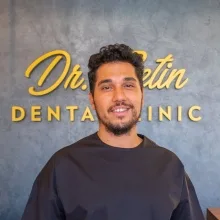 Dr. Dt. Erhan Mert Çetin — Endodonti, Muğla. Portre fotoğrafı.