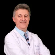 Dr. Öğr. Üyesi Altuğ Özagar — Kulak Burun Boğaz, İstanbul. Portre fotoğrafı.