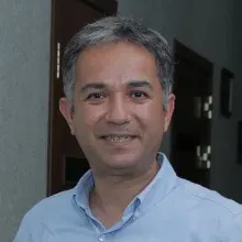 Prof. Dr. Erdem Akbal — İstanbul. Portre fotoğrafı.