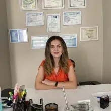 Fzt. Esra Tekin — Fizyoterapi Ve Rehabilitasyon, Balıkesir. Portre fotoğrafı.