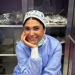 Dr. Dt. Hatice Mükellef — İzmir. Portre fotoğrafı.