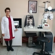 Op. Dr. Hülya Özcan — Göz Hastalıkları, Çanakkale. Portre fotoğrafı.