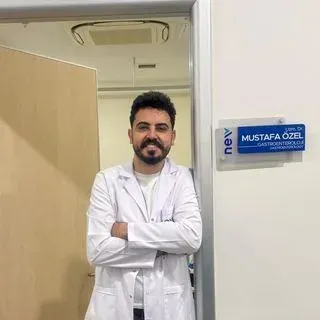 Uzm. Dr. Mustafa Özel — Bursa. Portre fotoğrafı.